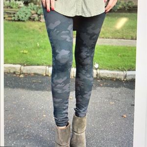 SPANX Seamless leggings- Black Camo